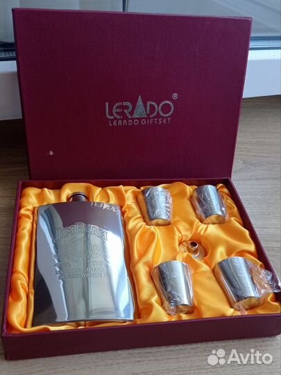 Подарочный набор фляжка & стопки