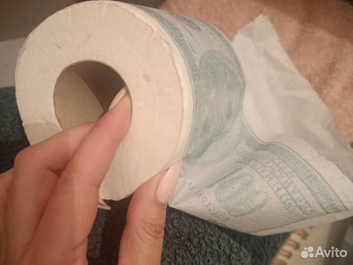 Туалетная бумага сувенирная номиналом 100 долларов