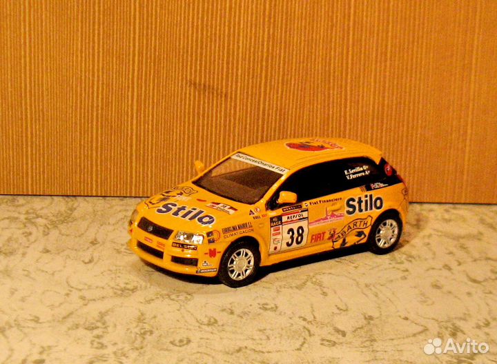 Коллекционная машина Fiat Stilo М 1-43