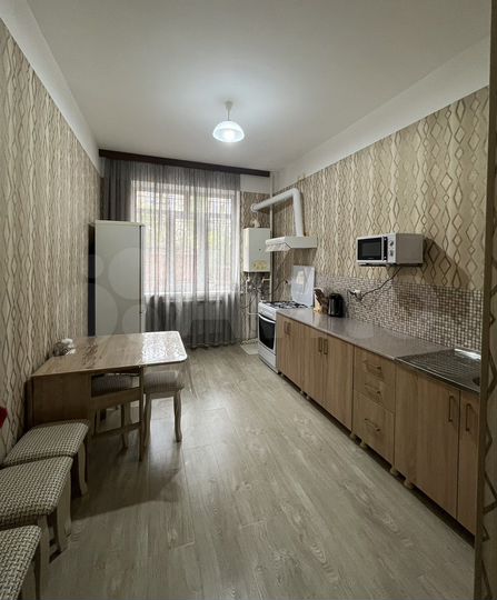 3-к. квартира, 80 м², 1/9 эт.