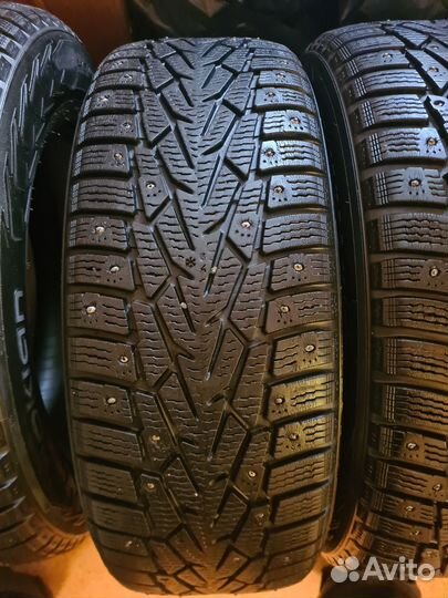 Nokian Tyres Hakkapeliitta 7 215/65 R16