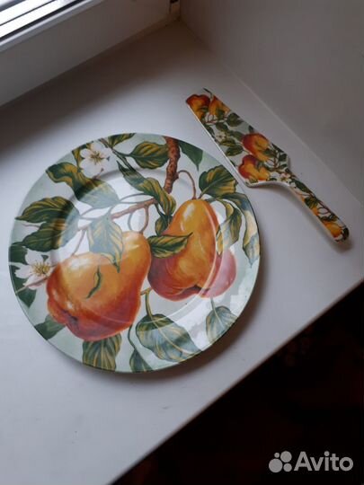 Блюдо с лопаткой