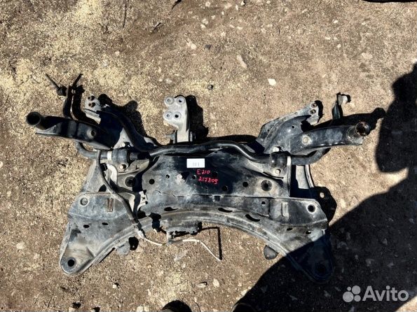 Toyota Corolla E210 подрамник передний