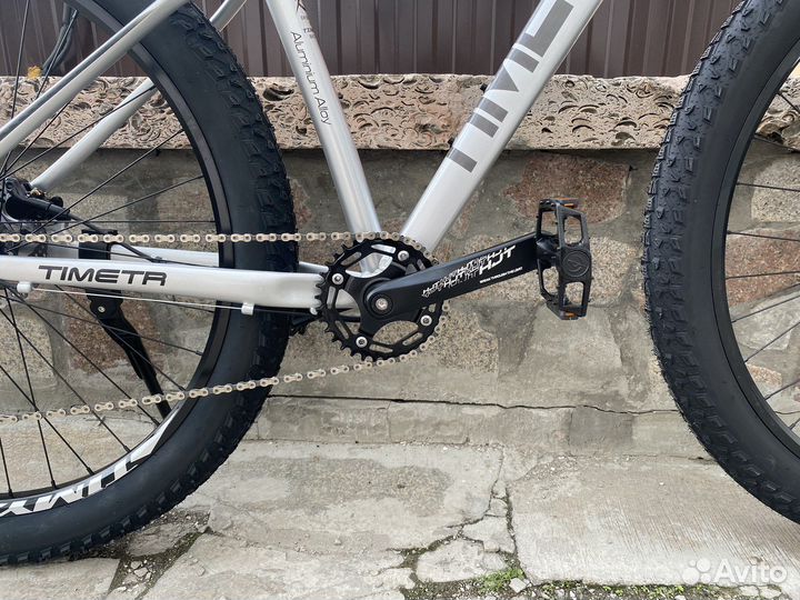 Новый горный велосипед на алюминиевой раме