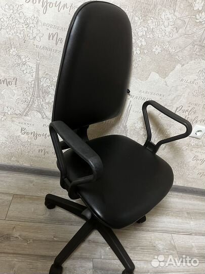 Компьютерное кресло