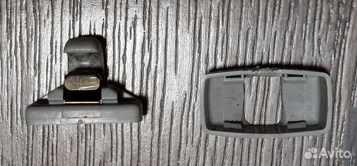 Держатель (крючок ) козырька солнцезащитного Skoda