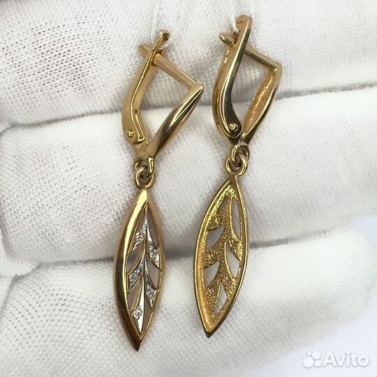 Золотые серьги с камнем