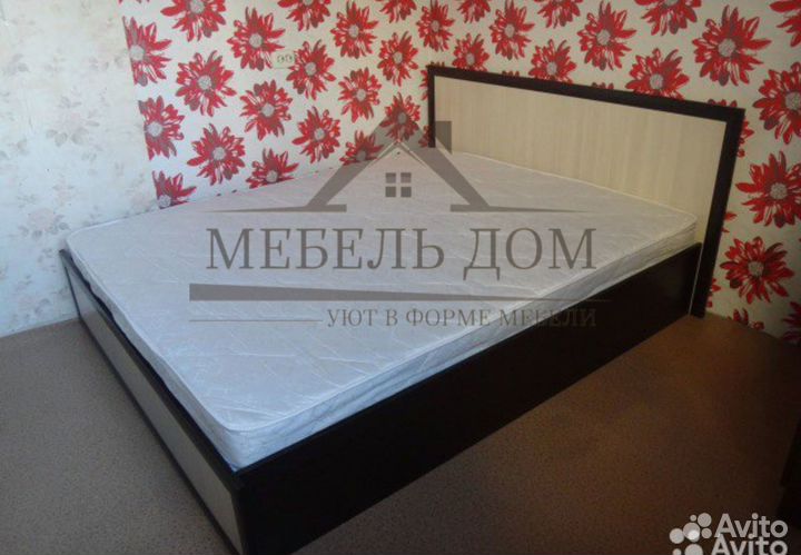 Кровать с матрасом