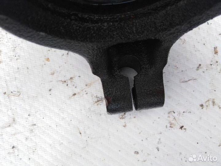 Кулак передний правый Renault Sandero 1 Logan 1