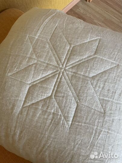 Подушки 70х70, лен с вышивкой,почти новые