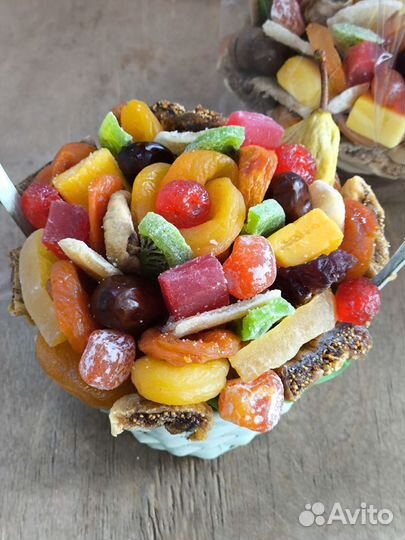 Корзинка с сухофруктами