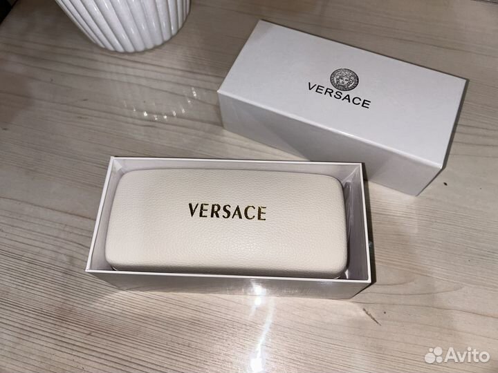 Солнцезащитные очки женские брендовые