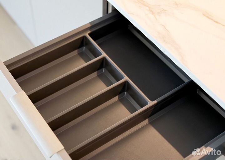 Кухня в потолок