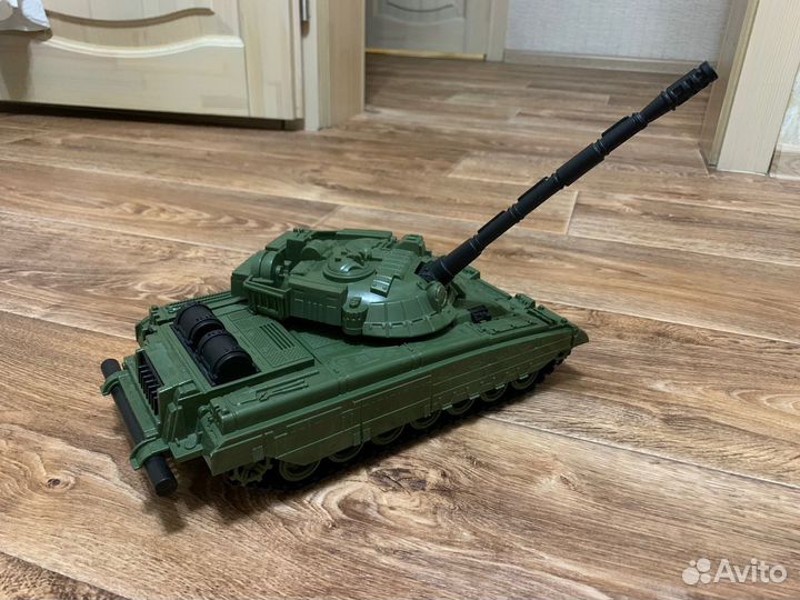 Танк, подводная лодка, вертолёт, гараж