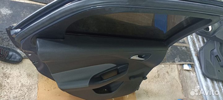 Дверь левая ford focus 3
