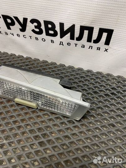 Фонарь салона (плафон) левый Volvo FH4 82694576