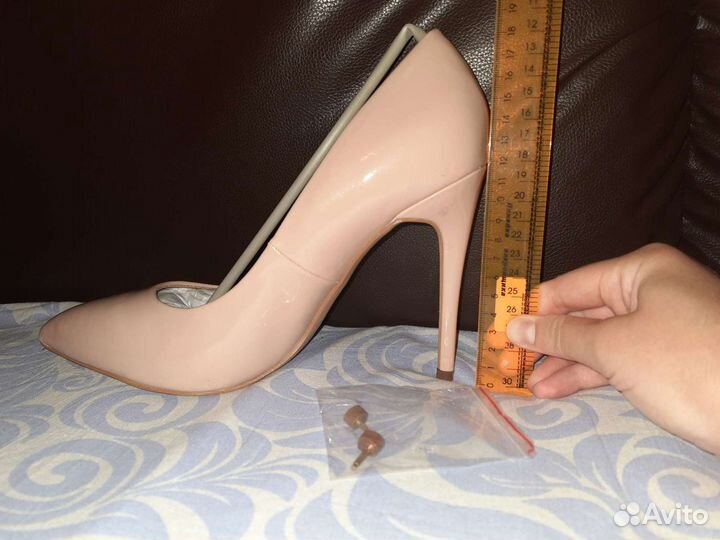 Туфли лодочки бежевые лакированные размер 42 (41)
