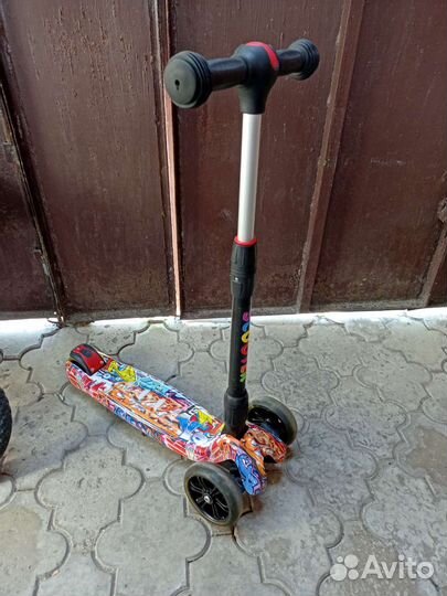 Детский велосипед и самокат