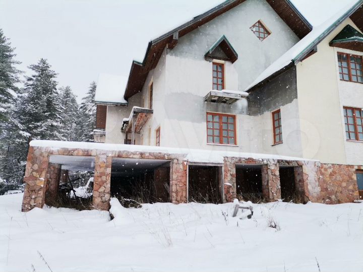 Коттедж 438,6 м² на участке 25 сот.