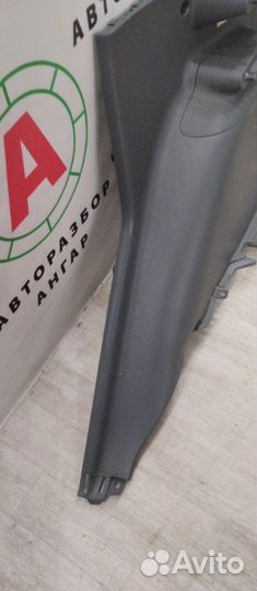 Обшивка багажника задняя правая Mitsubishi Colt