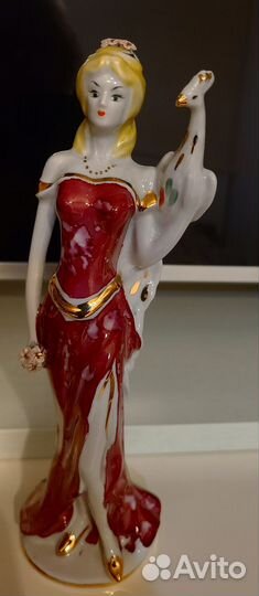 Статуэтка фарфор