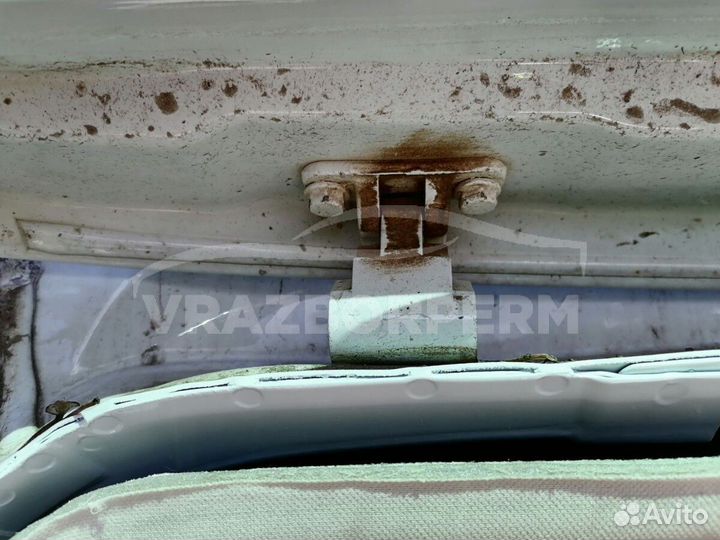 Петля двери багажника верхняя VW Touareg