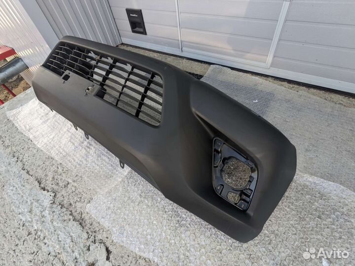 Бампер передний toyota hilux revo 2015 - 2020