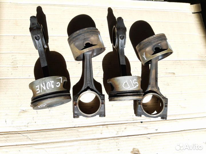 Поршень с шатуном Опель Омега А