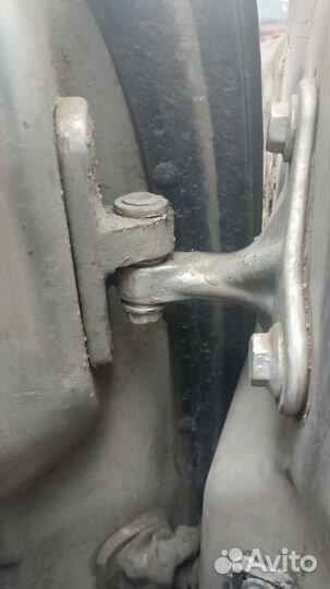 Петля двери Mercedes Benz W203