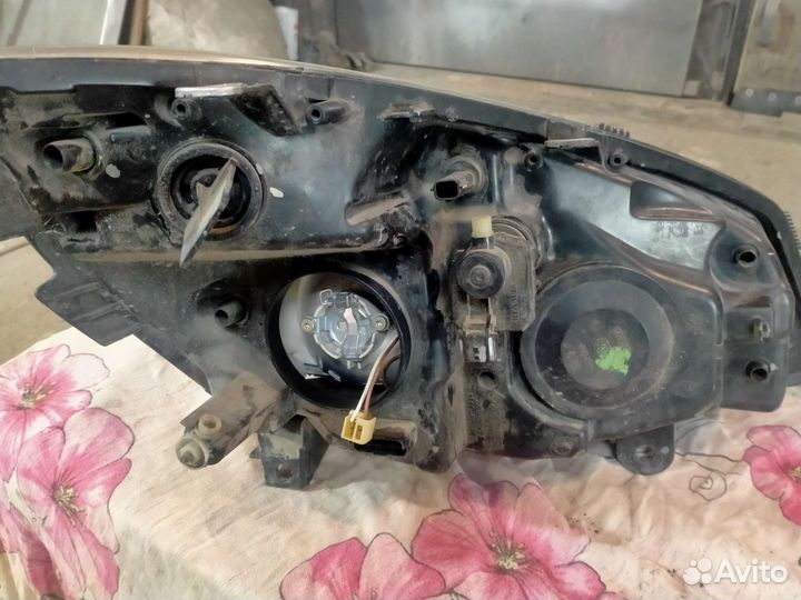 Продаю фару Рено Сценик 2