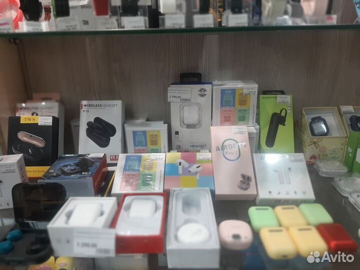 Беспроводные наушники разные