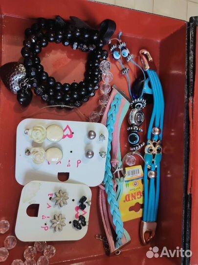 Бижутерия и шкатулка