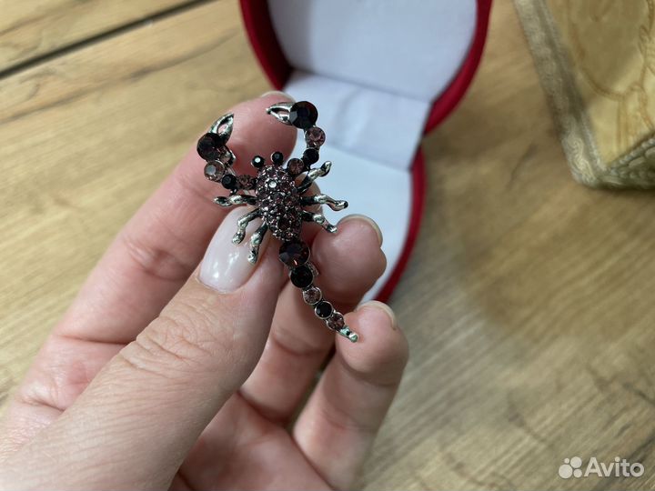 Брошь скорпион