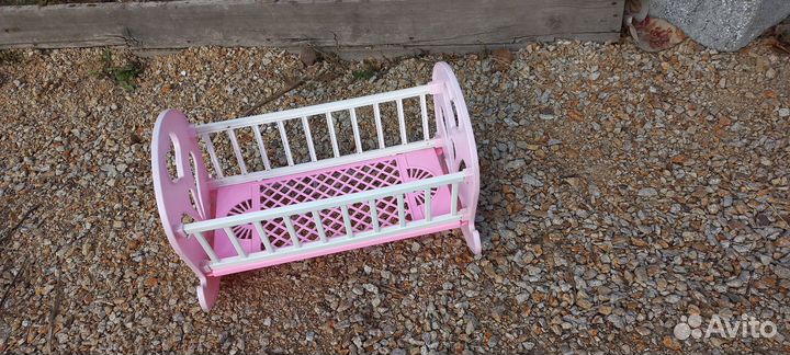 Детская кроватка для кукол