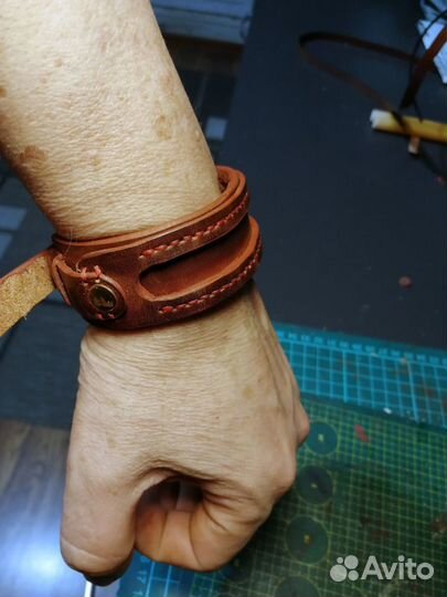 Кожаный браслет мужской