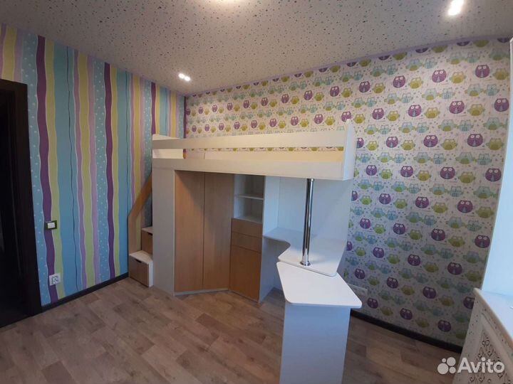 Детская кровать чердак со столом и шкафом