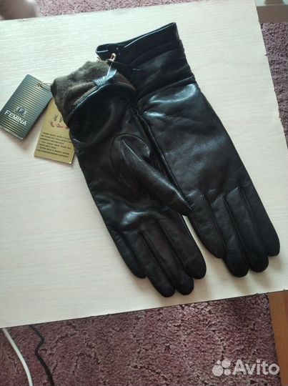 Перчатки женские кожаные новые
