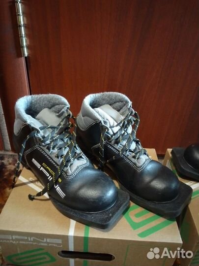 Продам лыжи 150 см и ботинки 34 размера