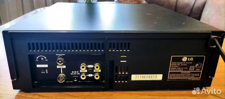 Видеомагнитофон LG w142w