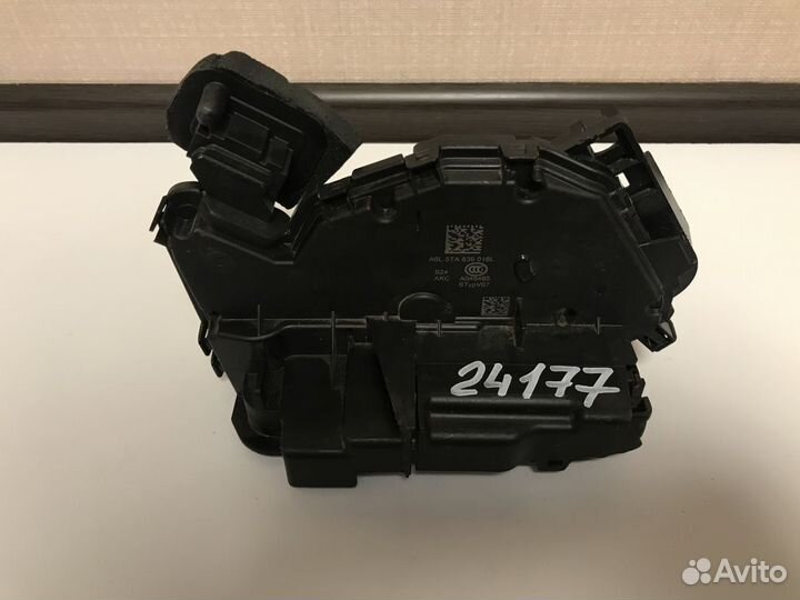 Замок двери задней Volkswagen Polo Skoda Rapid