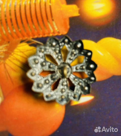 Пуговица старинная со стразами
