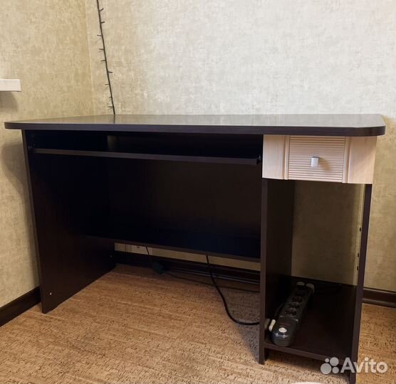 Письменный стол