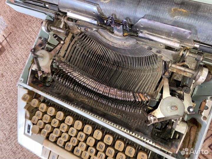 Печатная пишущая машинка