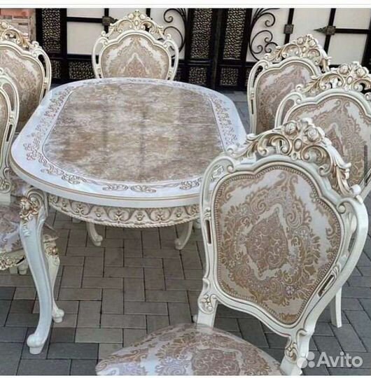 Стол и стулья