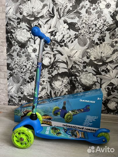 Самокат трехколесный новый