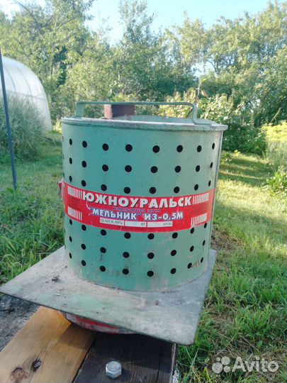 Мельница для зерна бу