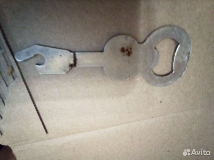 Открывашка для бутылок и банок