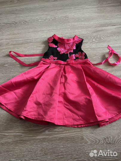 Красивое платье для девочки104 - 110 (2 шт)