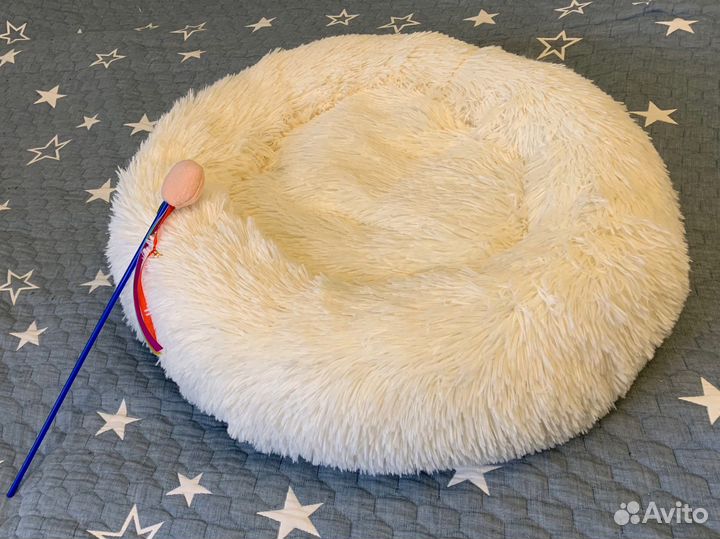 Лежанки и лотки для собак и кошек