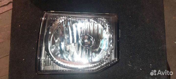 Фара mitsubishi pajero 2